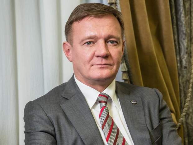 Полина Корнеева спустя 40 дней после смерти Романа Старовойта снова у его могилы