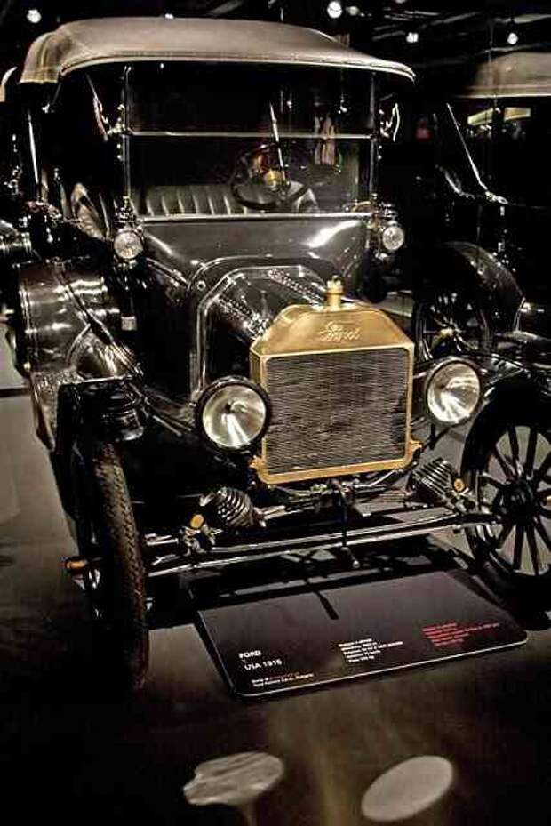 Музей авто истории в турине, италия. (трафик)