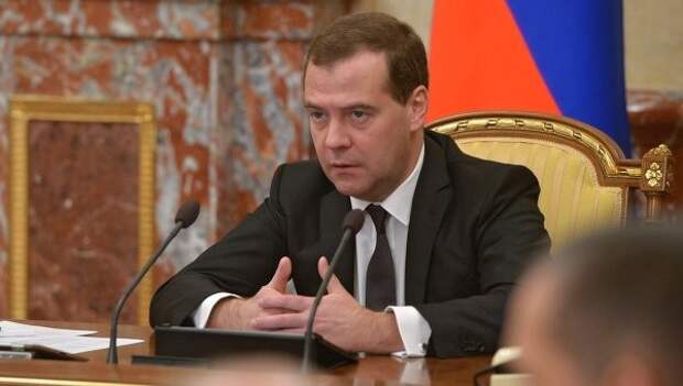 Медведев поручил ежедневно мониторить процесс продажи валютной выручки Медведев поручил ежедневно мониторить процесс продажи валютной выручки