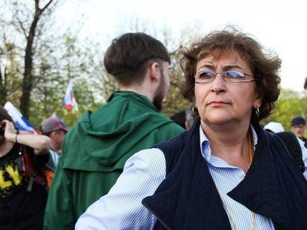 Альбац: <span>Когда принималось решение бомбить в Сирии, следовало бы задуматься, что на территории России проживает 14,5 миллионов мусульман</span>