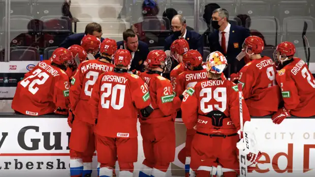 «Неправильно носили маски»: что известно о снятии с рейса молодёжной сборной России по хоккею