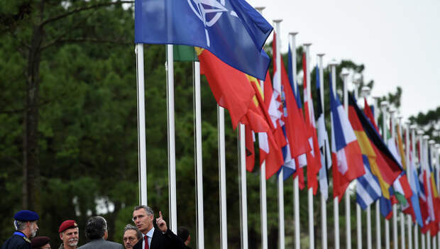 Генсек НАТО Йенс Столтенберг на встрече в городе Троя, Португалия