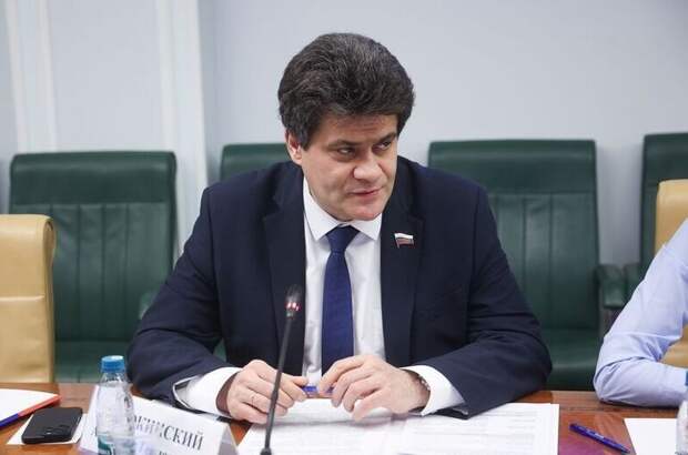 Сенаторы готовят предложения по изменению принципа госзакупок