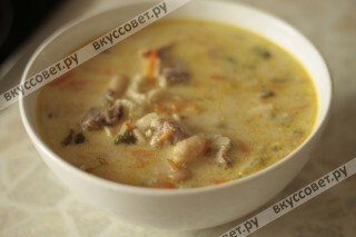 Так же сырный суп можно варить с картофелем, рисом и макаронами
