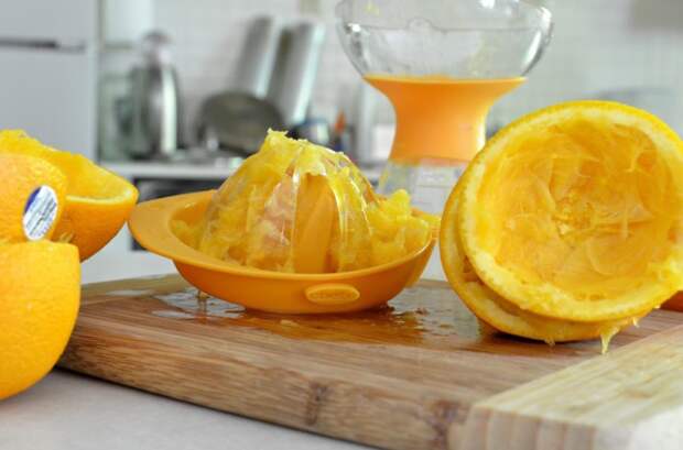 20. На Ямайке люди чистят полы разрезанными на половинки апельсинами; в механике апельсины используют для удаления различных жиров, масел и нефти апельсин, фаткы