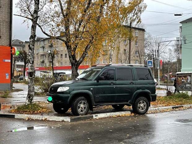 Глава Ржева призвал бороться с нарушителями правил парковки