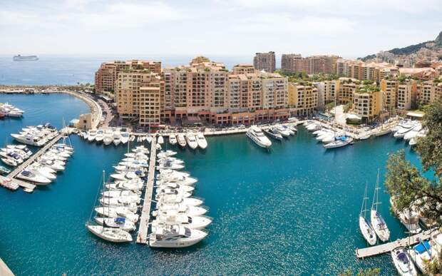 Монако известна благодаря казино Монте-Карло и чемпионату Формулы-1