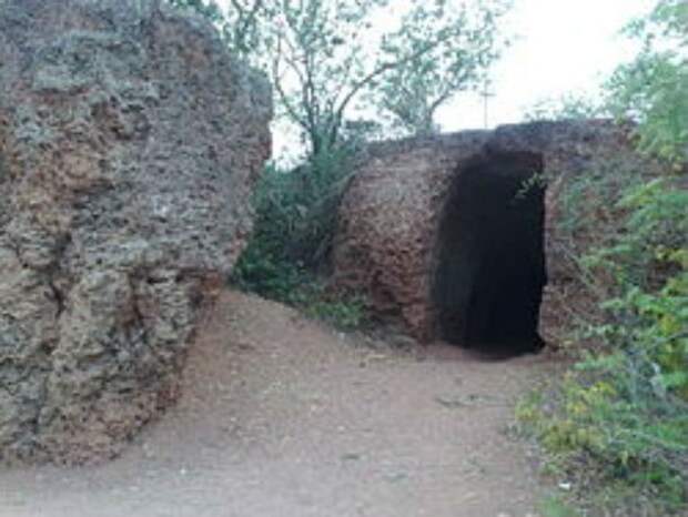 8.-Dongzhong-Cave-School-en.wikipedia.org_-610x459