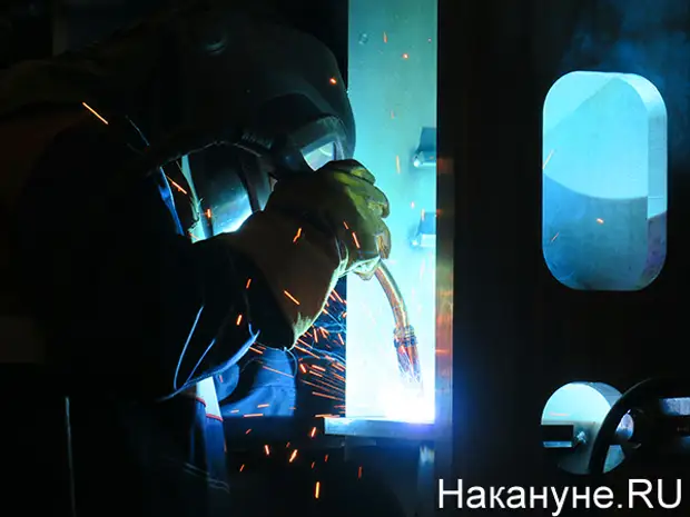 Рабочий завода "Уральские локомотивы" (2020)| Фото: Накануне.RU