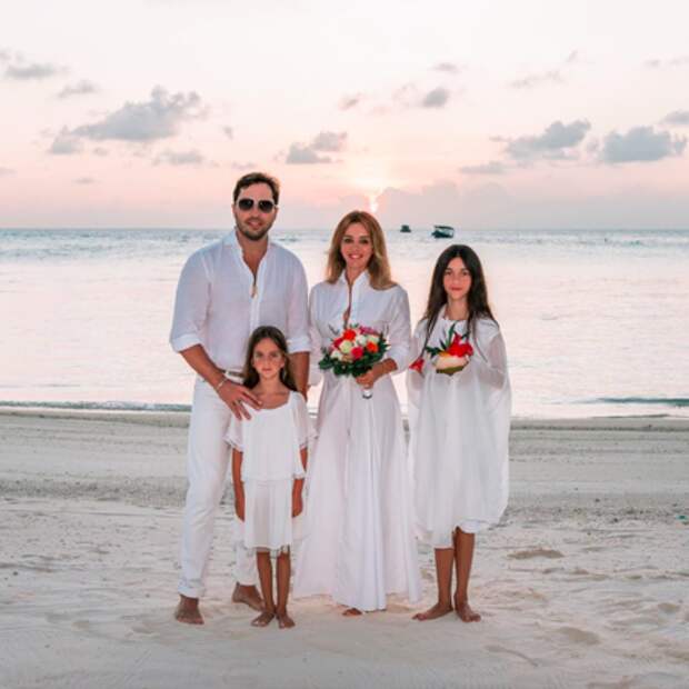 Александр и Анжелика Ревва сыграли свадьбу в четвертый раз