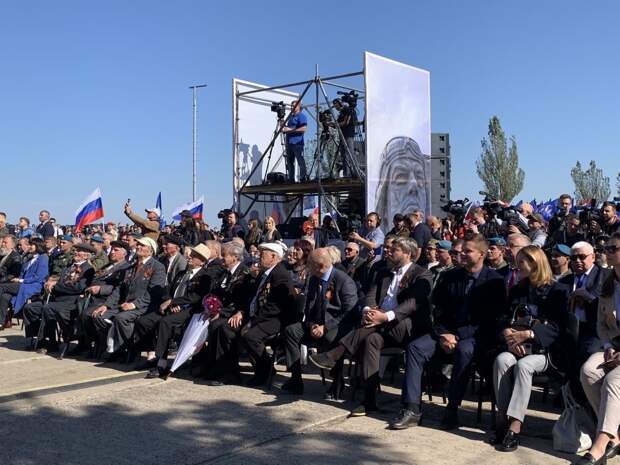 В Донецкой Народной Республике на празднике - День освобождения Донбасса. На Саур-Могиле высадили «Русский лес»