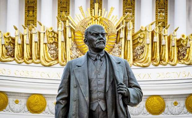 На фото: памятник Владимиру Ленину