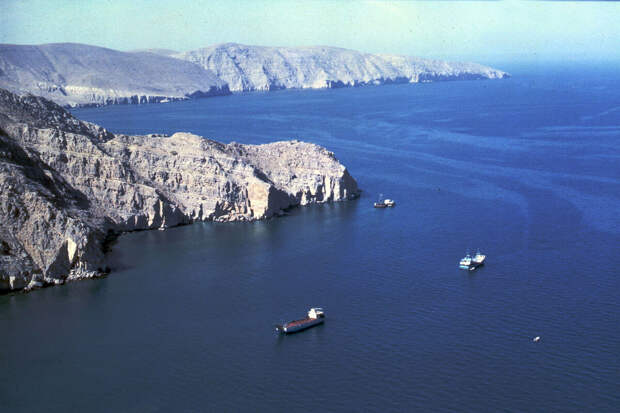 Бессент: США могут создать коалицию для сопровождения судов в Ормузском проливе