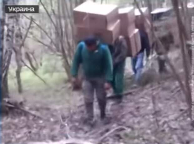 Украинские контрабандисты пересекают границу с Румынией (скриншот с видео)