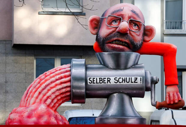 Немецкий политик, член Социал-демократической партии Германии Мартин Шульц, истязающий сам себя