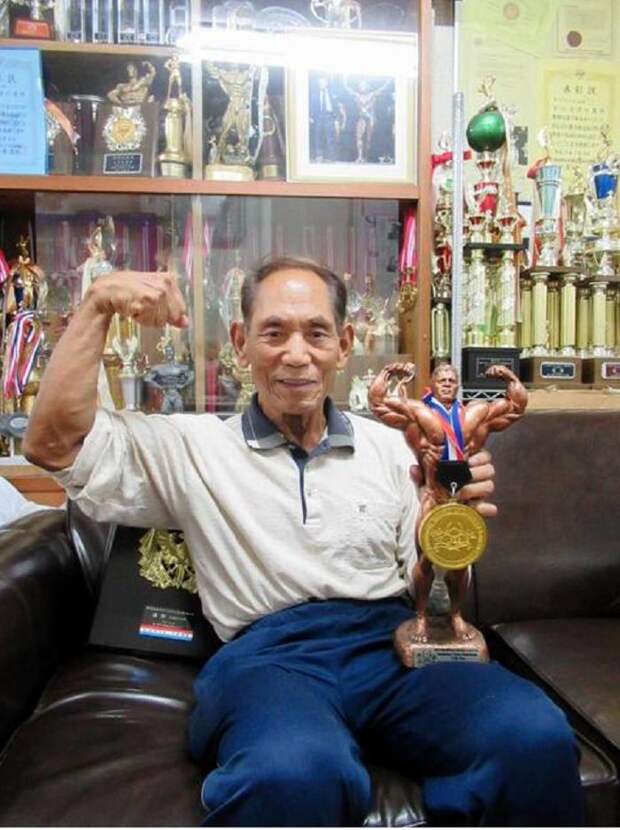 81-летний мужчина имеет настолько хорошую физическую форму, что даст фору молодому культуристу
