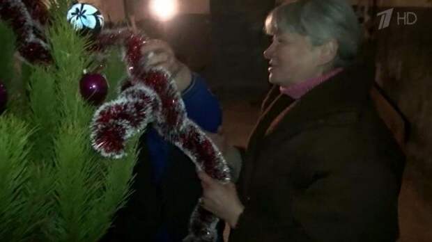 Жители Донбасса встретили праздник в подвалах и бомбоубежищах Жители Донбасса встретили праздник в подвалах и бомбоубежищах