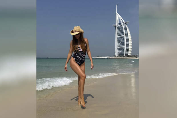 Певица Наталья Подольская снялась в купальнике с декольте