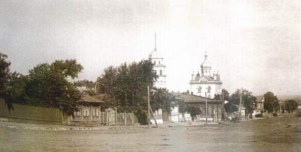Большая улица. Вид на Христорождественский собор.