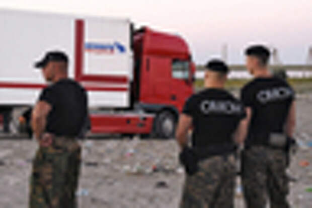 Сотрудники таможни и Россельхознадзора уничтожили 5 тонн санкционных овощей, обнаруженных под мешками украинской картошки и лука. Европейские продукты закопали на полигоне ТБО в 10 километрах от пограничного пункта пропуска "Армянск".