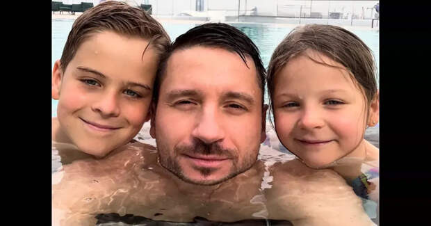 Сергей Лазарев показал, как отдыхает с детьми в Дубае