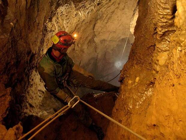 Пещера Крубера-Воронья – самая глубокая пещера в мире, фото 16