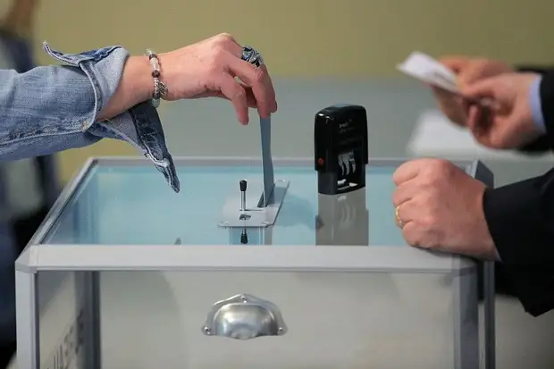 Второй тур президентских выборов во Франции: фотогалерея