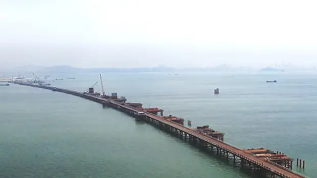 На воде и под водой: в Китае строят уникальный мост