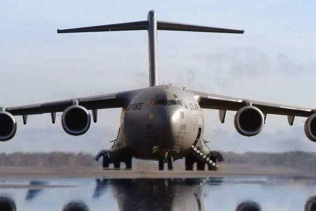 Белый дом готовит удары по Ирану, перебрасывая в регион транспортные самолёты