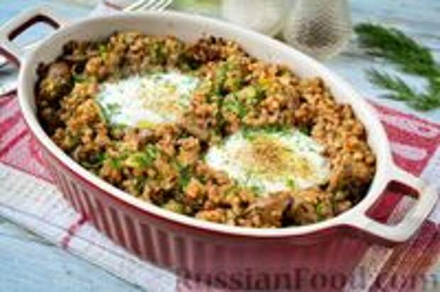 Фото к рецепту: Гречка с куриной печенью и яйцами (в духовке)