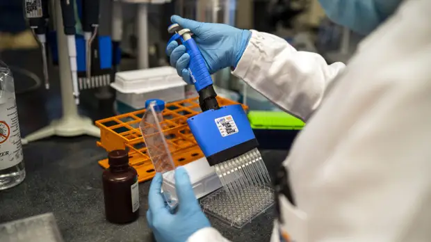 Глава ФРС рассказал об учёте влияния омикрон-штамма на прогноз регулятора