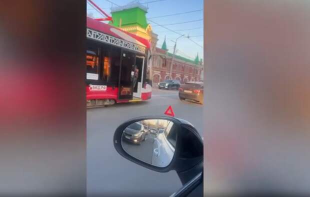 На улице Советской в Туле из-за ДТП встали трамваи