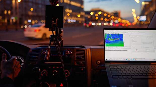 Жителям столицы рассказали о работе инженеров мобильной лаборатории «Моссвета»