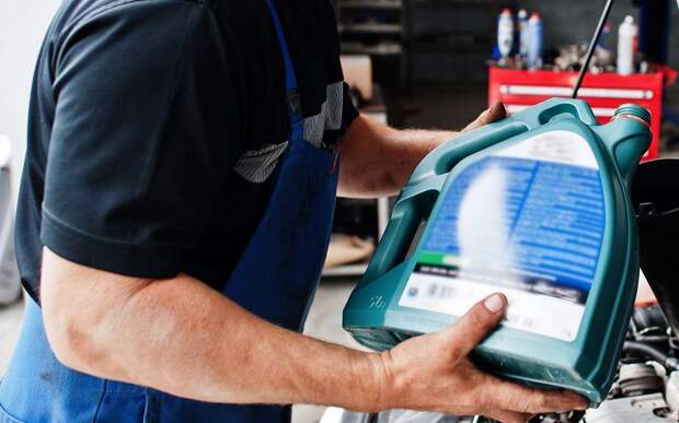 Как правильно читать этикетки на канистрах с моторным маслом