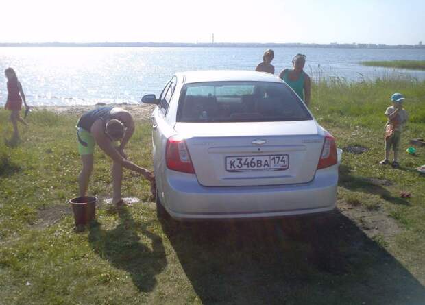 Лето, на всех пляжах страны авто, быдло, водоем, лето, мойка машин, отдых