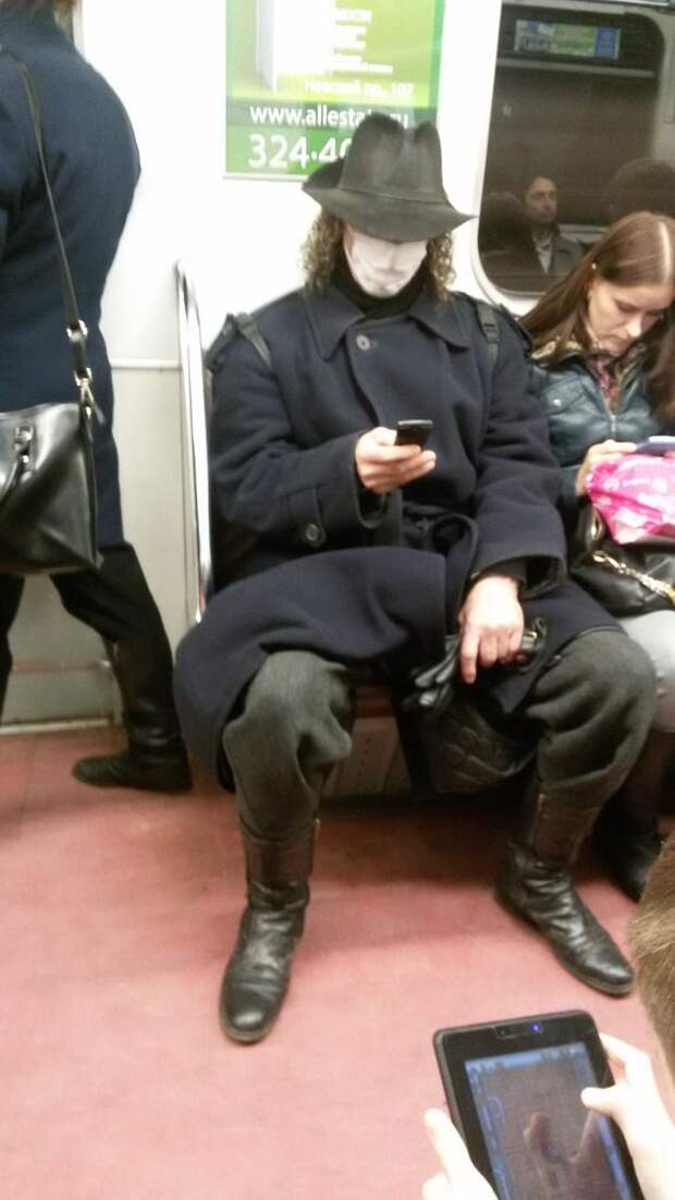 Ван Хельсинг метро, мода, юмор
