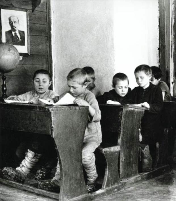 В сельской школе Аркадий Шишкин, 1928 год, Нижегородская губ., МАММ/МДФ.