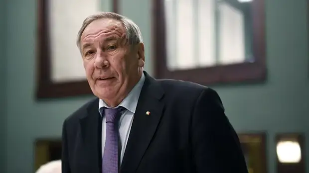 Тарпищев рассказал, за счёт чего Медведев победил Зверева