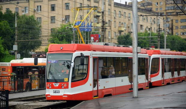 Хулиганы избили водителя трамвая в Екатеринбурге из-за сделанного замечания