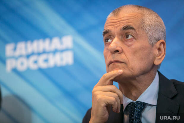 Онищенко оценил шансы появления коллективного иммунитета в России