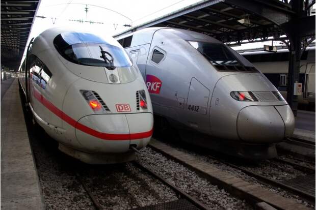 Французские высокоскоростные поезда TGV POS соединяют столицу Франции с крупнейшими городами Швейцарии и Германии. Десять одноэтажных вагонов поезда вмещают в себя 377 пассажиров
