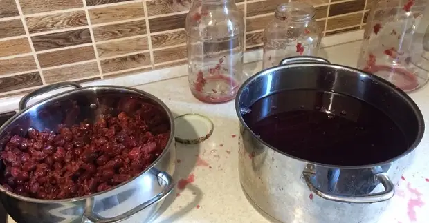 Рецепты вишневого ликера в домашних условиях на водке (спирту, самогоне)