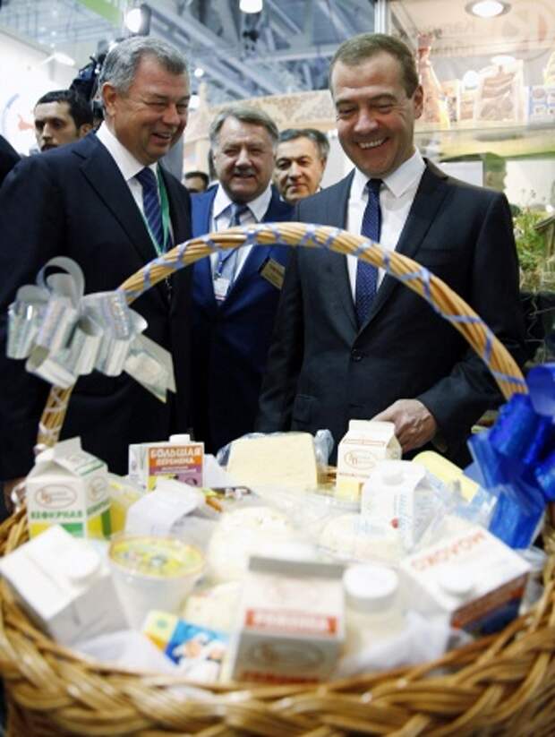 Губернатор Калужской области Анатолий Артамонов и премьер-министр РФ Дмитрий Медведев