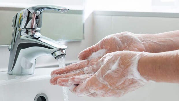 Врач Неронов: руки нужно мыть не менее 30–40 секунд