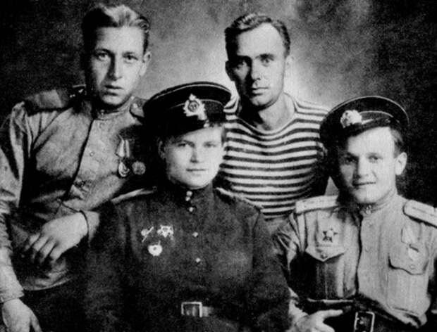 Великая Отечественная война: «Фрау Черная смерть». Как женщина стала командиром взвода морской пехоты