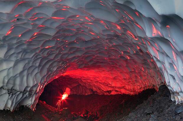 Ледяная пещера, вулкан Мутновского. 