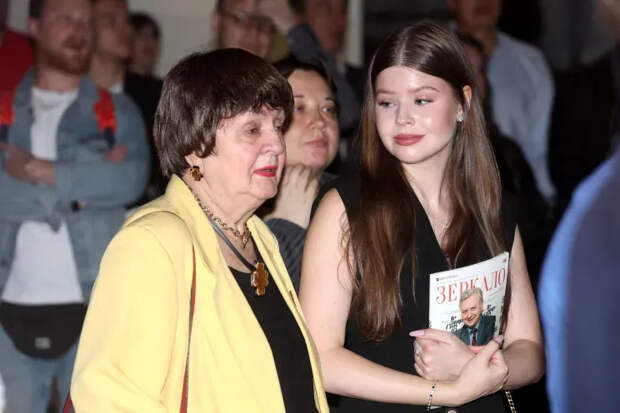 Мария Табакова с бабушкой