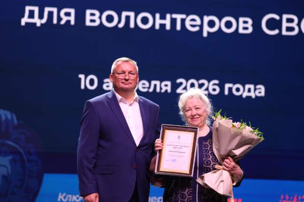 Спикер астраханского парламента Игорь Мартынов наградил отличившихся волонтеров фонда «Добро 30»