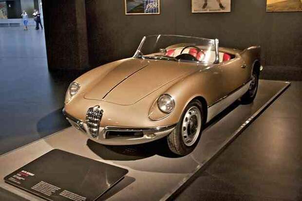 Музей авто истории в турине, италия. (трафик)