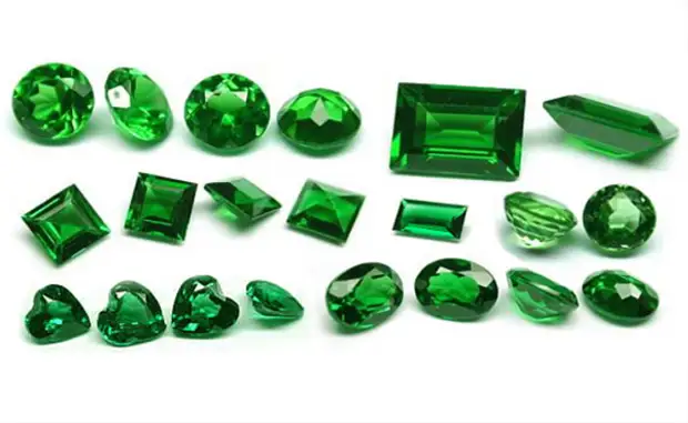 Изумруд мариинский прииск. Изумруд 2. Зеленый изумруд. Изумруд нефрит хризолит. Самоцветы камни изумруд.